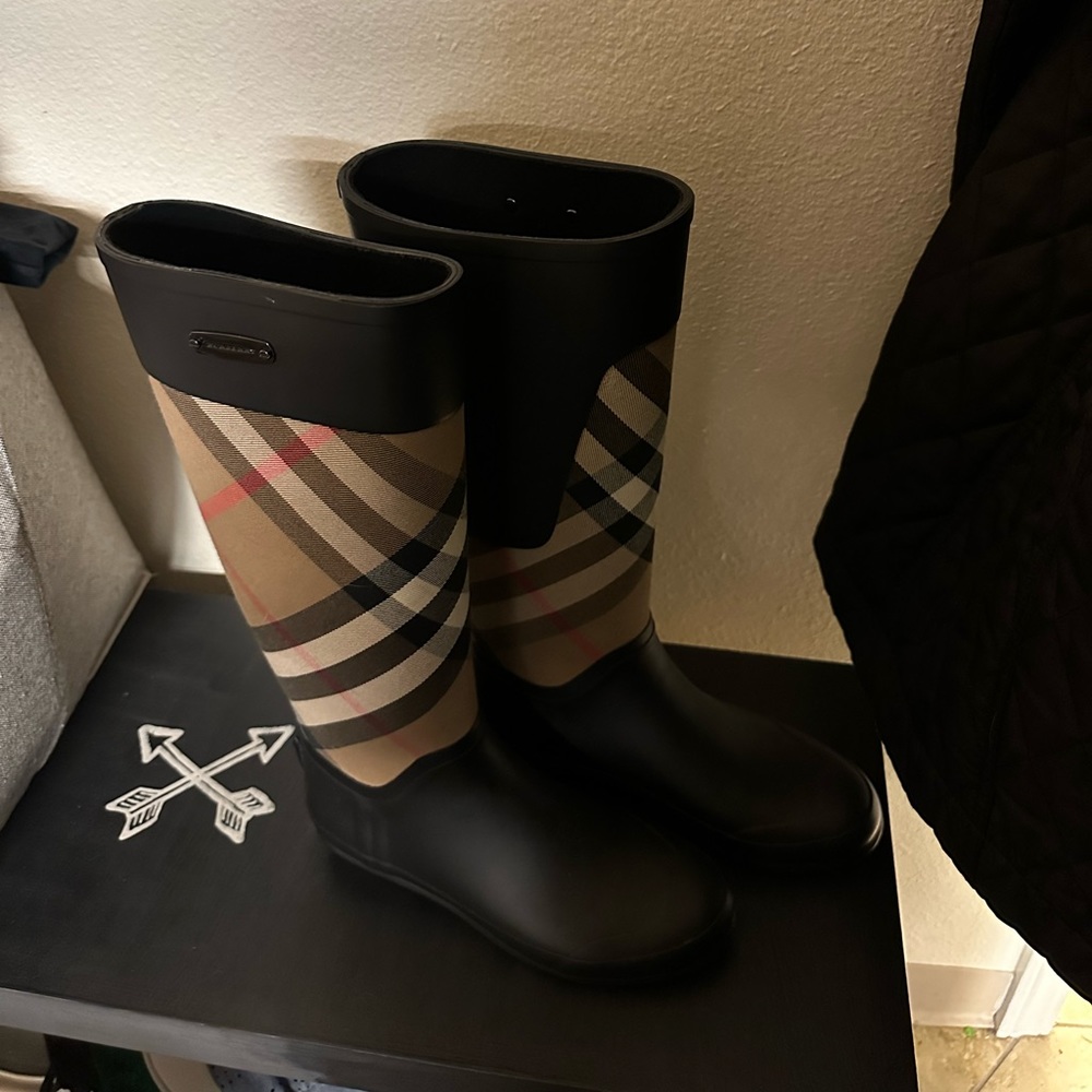 Burberry check rain boots size 37